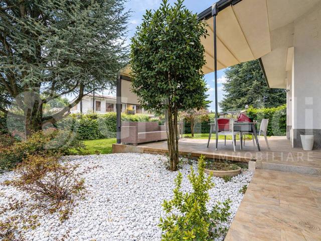 Villa Indipendente in vendita a Camparada, Lombardia