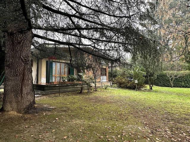 Villa Indipendente in vendita a Camparada, Lombardia