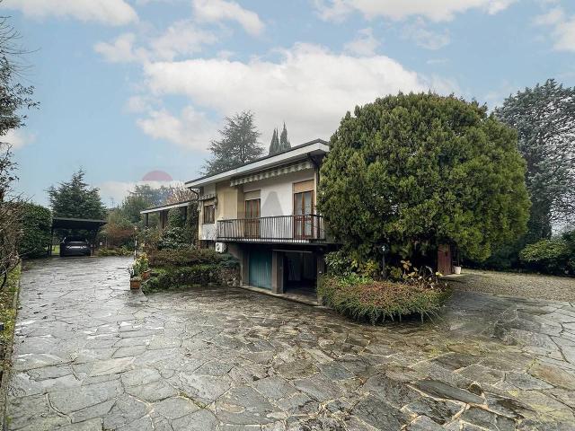Villa Indipendente in vendita a Camparada, Lombardia