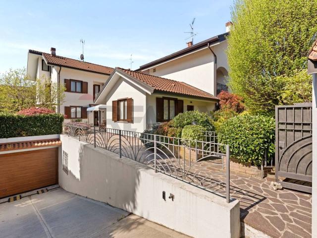 Villa Indipendente in vendita a Camparada, Lombardia