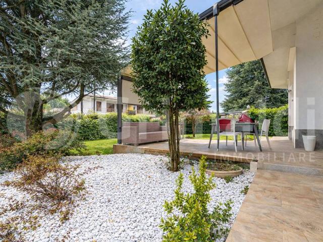 Villa Indipendente in vendita a Camparada, Lombardia