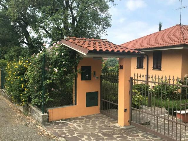 Villa Indipendente in vendita a Camparada, Lombardia