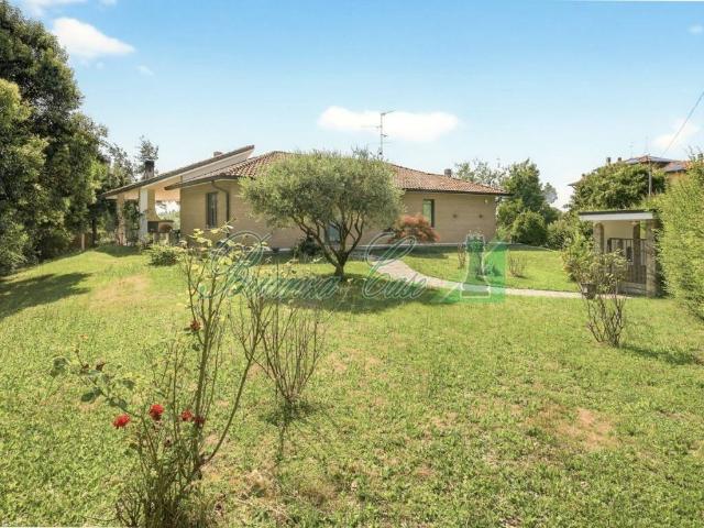 Villa Indipendente in vendita a Usmate Velate, Lombardia