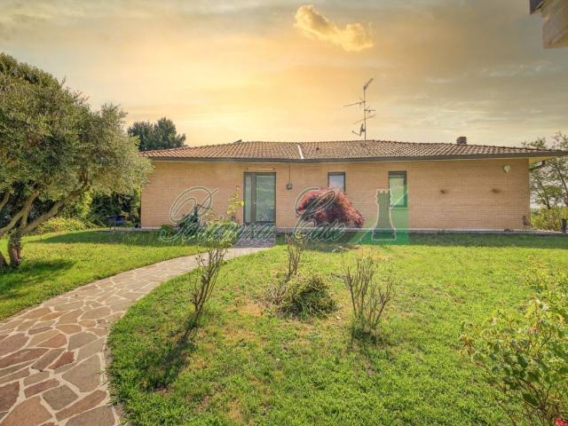 Villa Indipendente in vendita a Usmate Velate, Lombardia