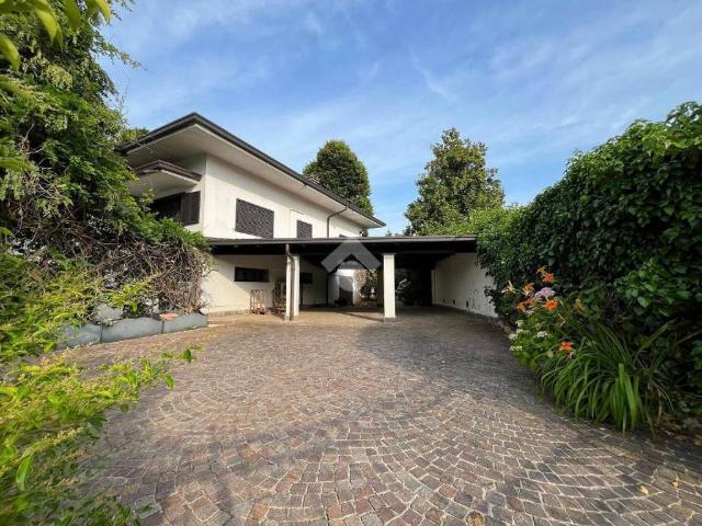 Villa Indipendente in vendita a Camparada, Lombardia