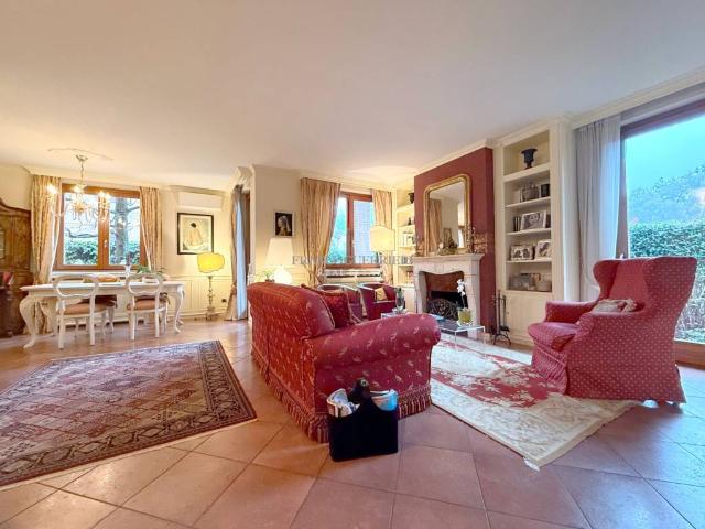 Villa Indipendente in vendita a Camparada, Lombardia