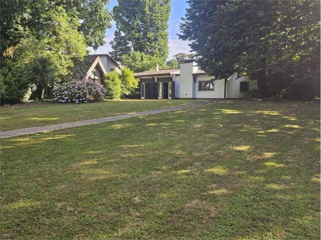 Villa Indipendente in vendita a Camparada, Lombardia