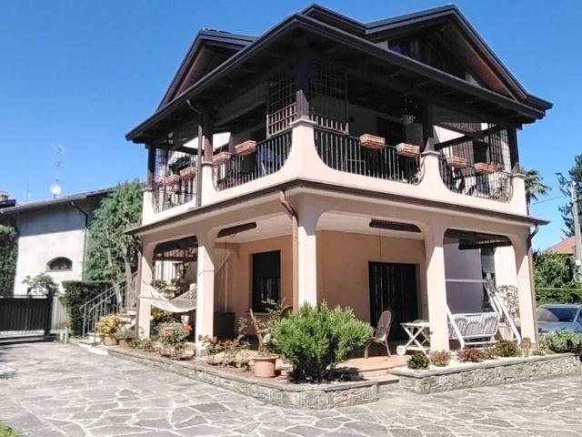 Villa Indipendente in vendita a Camparada, Lombardia