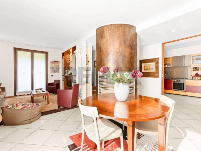 Villa Indipendente in vendita a Camparada, Lombardia