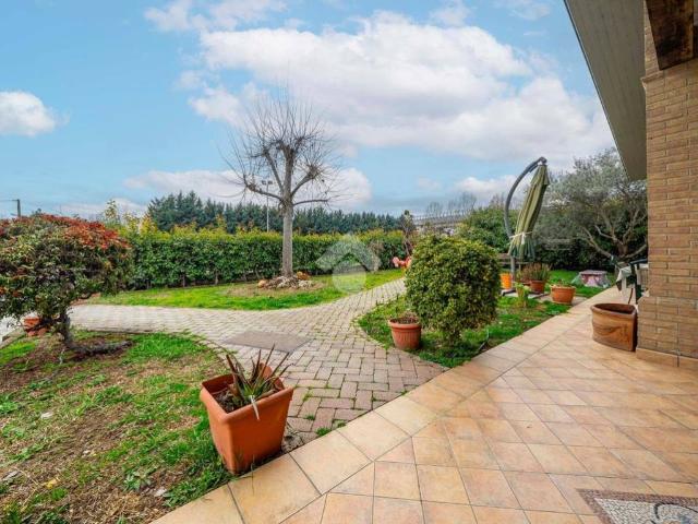 Villa Indipendente in vendita a Val d’Enza, Re