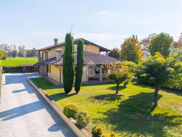 Villa Indipendente in vendita a Val d’Enza, Re
