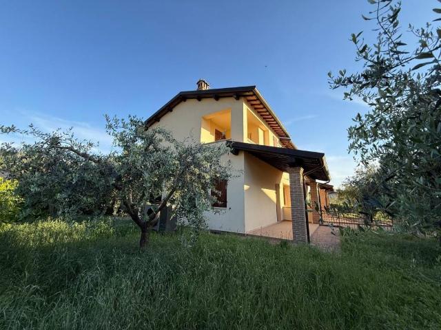 Villa Indipendente in vendita a La Bianca, Campello sul Clitunno