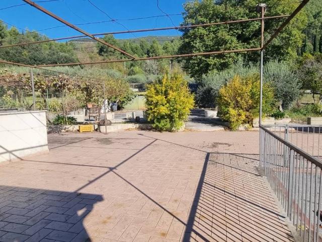 Villa Indipendente in vendita a Campello Sul Clitunno, Umbria