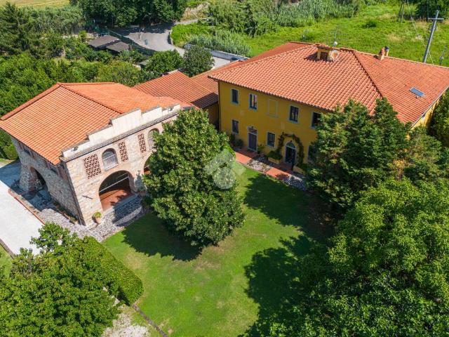 Villa Indipendente in vendita a Campi Bisenzio, Toscana