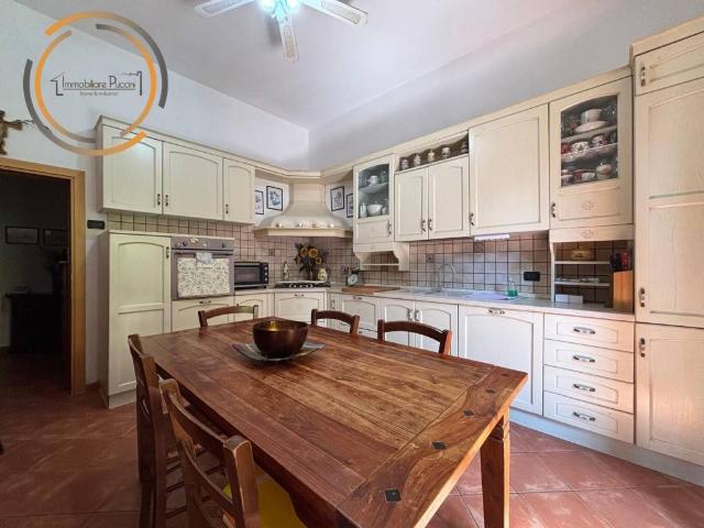 Villa Indipendente in vendita a La Villa, Campi Bisenzio
