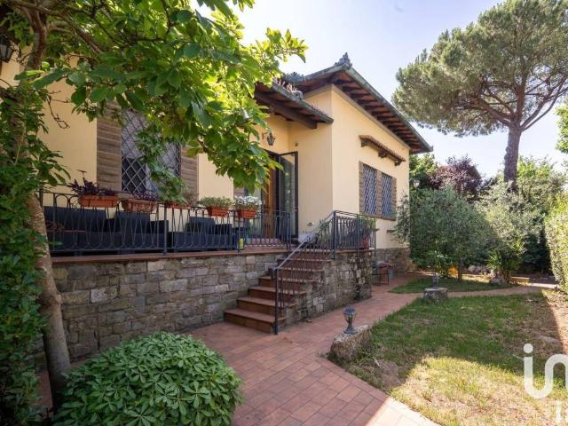 Villa Indipendente in vendita a Campi Bisenzio, Toscana
