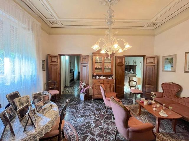 Villa Indipendente in vendita a Santa Maria, Campi Bisenzio