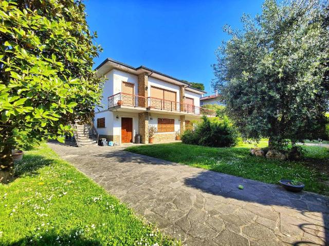 Villa Indipendente in vendita a Prataccio, Campi Bisenzio
