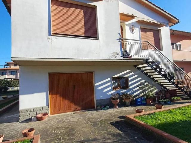 Villa Indipendente in vendita a Santa Maria, Campi Bisenzio