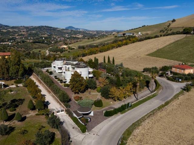 Villa Indipendente in vendita a Campli, Abruzzo