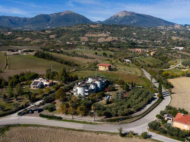 Villa Indipendente in vendita a Campli, Abruzzo