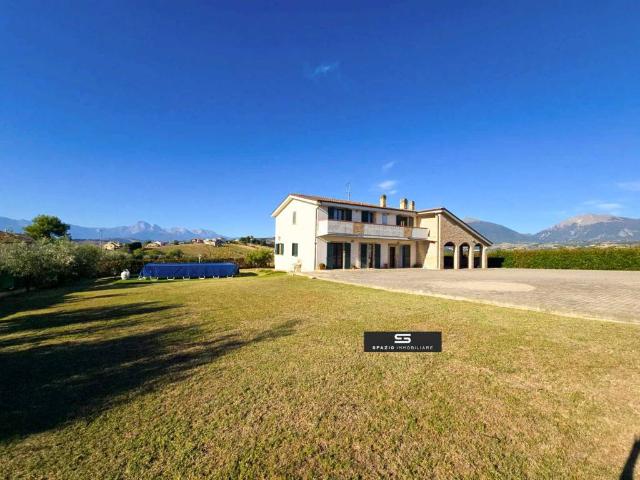 Villa Indipendente in vendita a Bivio Boceto, Campli