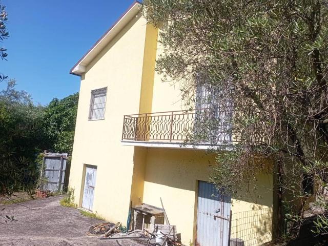 Villa Indipendente in vendita a Campli, Abruzzo