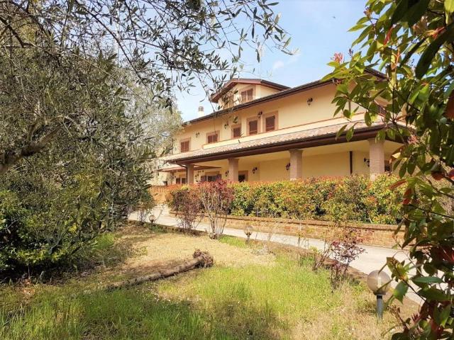 Villa Indipendente in vendita a Campli, Abruzzo
