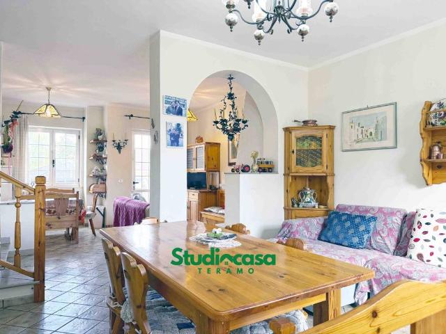 Villa Indipendente in vendita a Campovalano, Campli