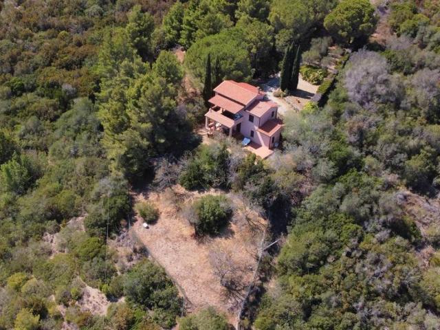 Villa Indipendente in vendita a Campo nell'Elba, La Pila