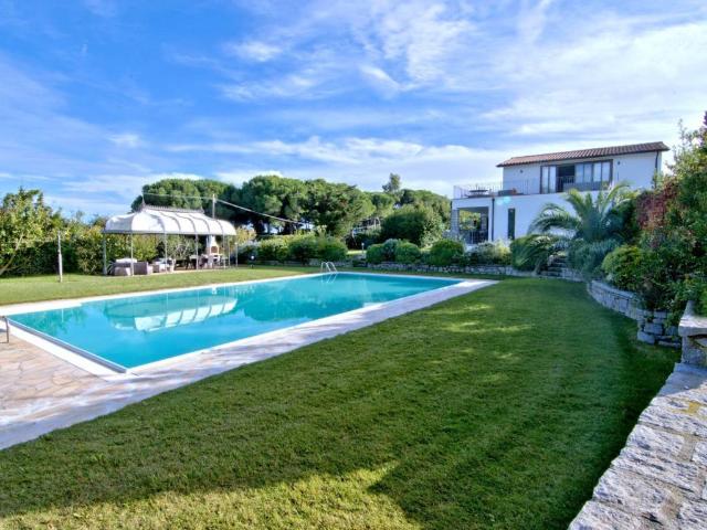 Villa Indipendente in vendita a Campo nell'Elba, La Pila