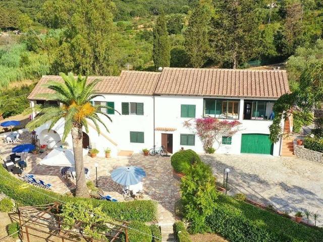 Villa Indipendente in vendita a Campo nell'Elba, La Pila