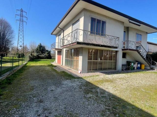 Villa Indipendente in vendita a Campo San Martino, Veneto