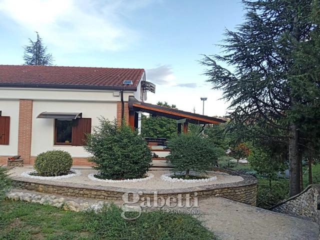 Villa Indipendente in vendita a Campobasso, Molise
