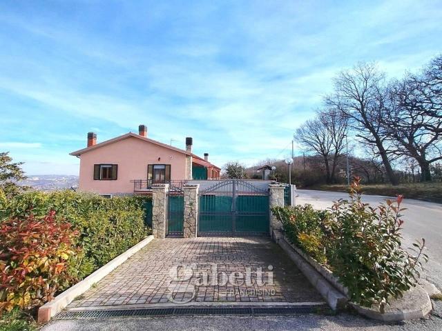 Villa Indipendente in vendita a Campobasso, Molise