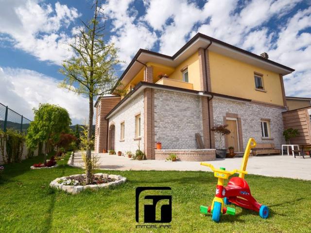 Villa Indipendente in vendita a Campobasso, Molise
