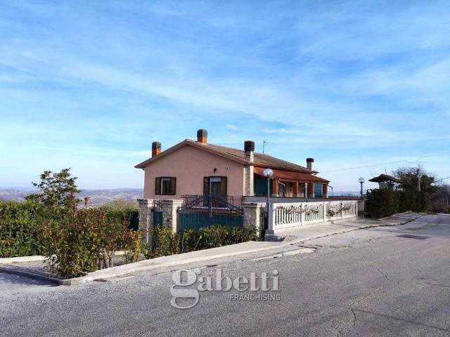 Villa Indipendente in vendita a Campobasso, Molise