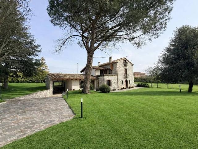 Villa Indipendente in vendita a San Giovanni, Campobasso