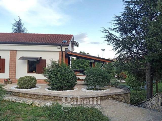 Villa Indipendente in vendita a Campobasso, Molise