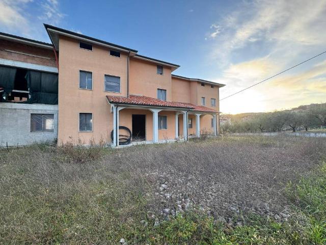 Villa Indipendente in vendita a Campobasso, Molise