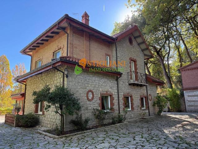 Villa Indipendente in vendita a Campobasso, Molise