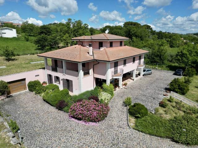 Villa Indipendente in vendita a Campobasso, Molise