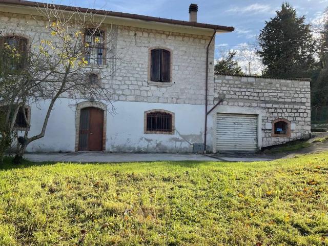 Villa Indipendente in vendita a Campobasso, Molise