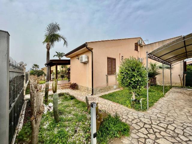 Villa Indipendente in vendita a Campofelice Di Roccella, Sicilia