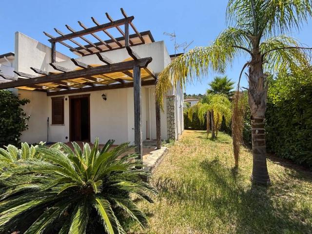 Villa Indipendente in vendita a Campofelice Di Roccella, Sicilia