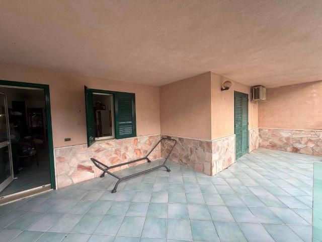 Villa Indipendente in vendita a Campofelice di Roccella, Palermo