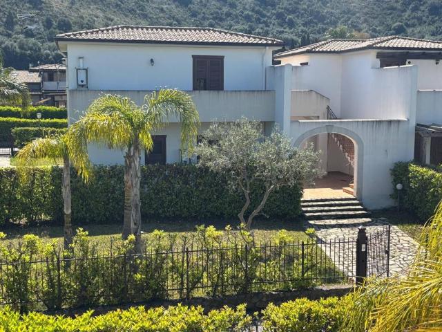 Villa Indipendente in vendita a Campofelice Di Roccella, Sicilia