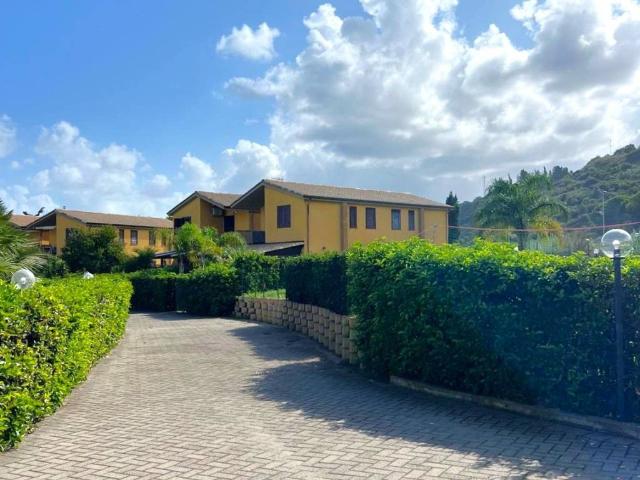 Villa Indipendente in vendita a Campofelice Di Roccella, Sicilia