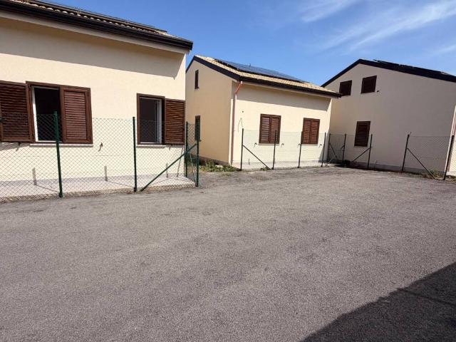 Villa Indipendente in vendita a Campofelice Di Roccella, Sicilia