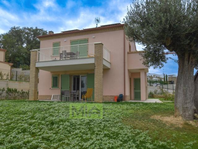 Villa Indipendente in vendita a Marche, Fermo
